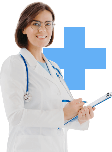Médica com estetoscópio segurando prancheta | busqueplanodesaude.com.br